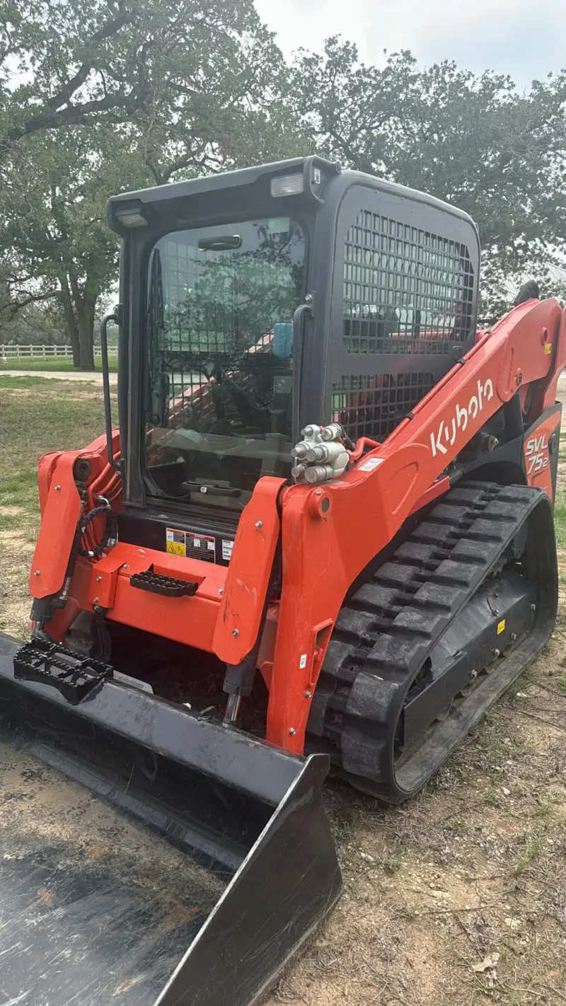 2021 Kubota SVL75-2 High Flow Skid Steer – 4 Attachments Included photo 3