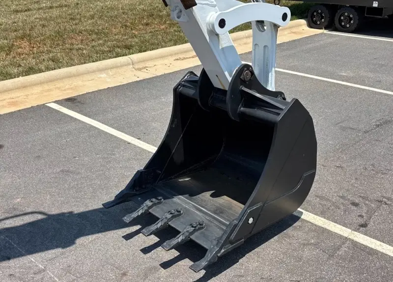 2025 Bobcat B760 4WD Backhoe Wheel Loader Tractor photo 24