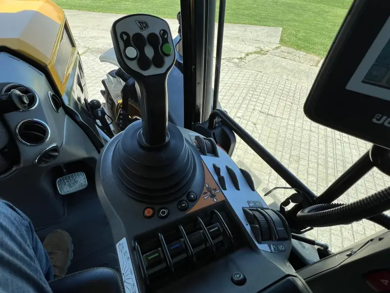 2020 JCB 4220 Fastrac photo 29