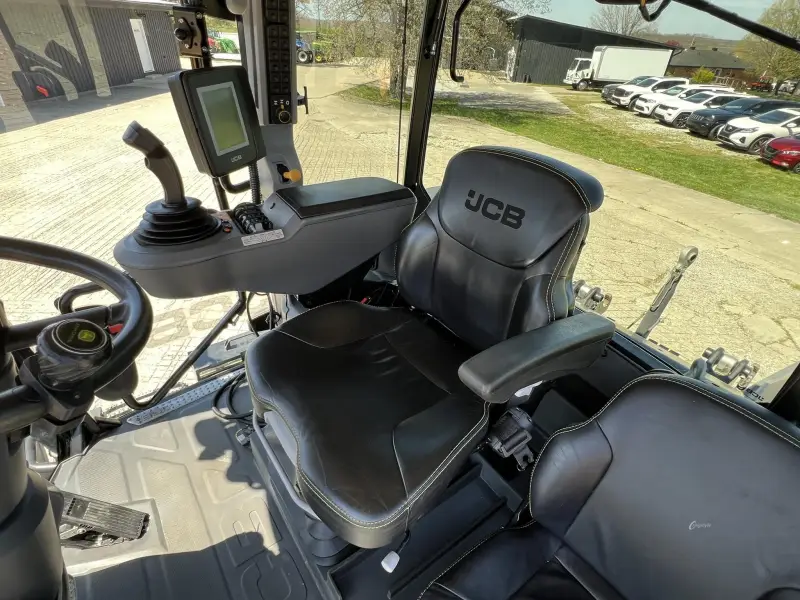 2020 JCB 4220 Fastrac photo 26