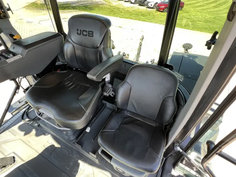 2020 JCB 4220 Fastrac photo 25
